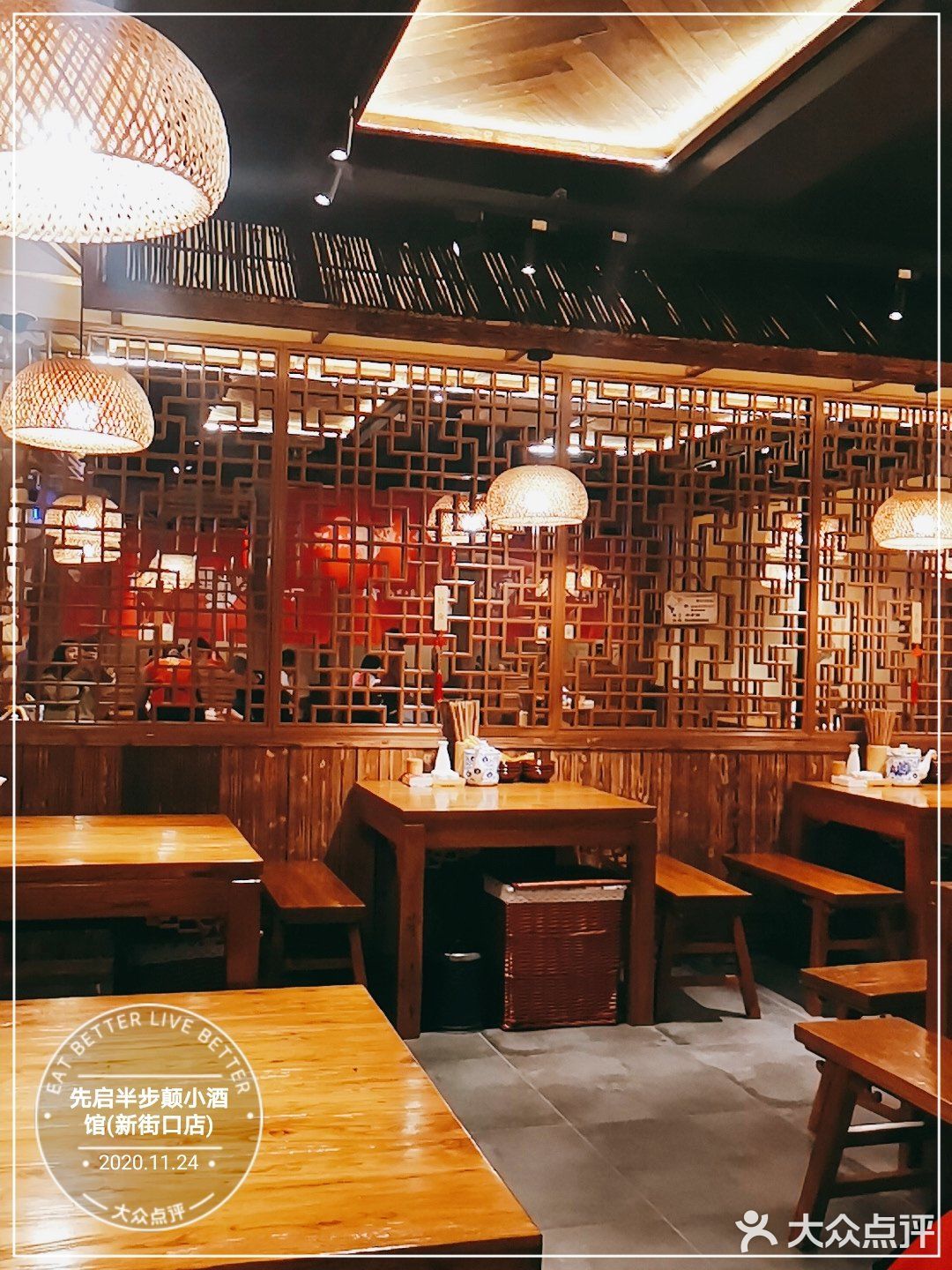 这是我见过最满意的一个小酒馆了外面门头不大