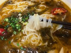 老坛酸菜肉丝米线-乡村基(杨家坪建设店)