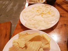 -三道苗苗鱼·美蛙黄辣丁(八里店)