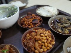 -董哥山城碗碗香(美专校街店)