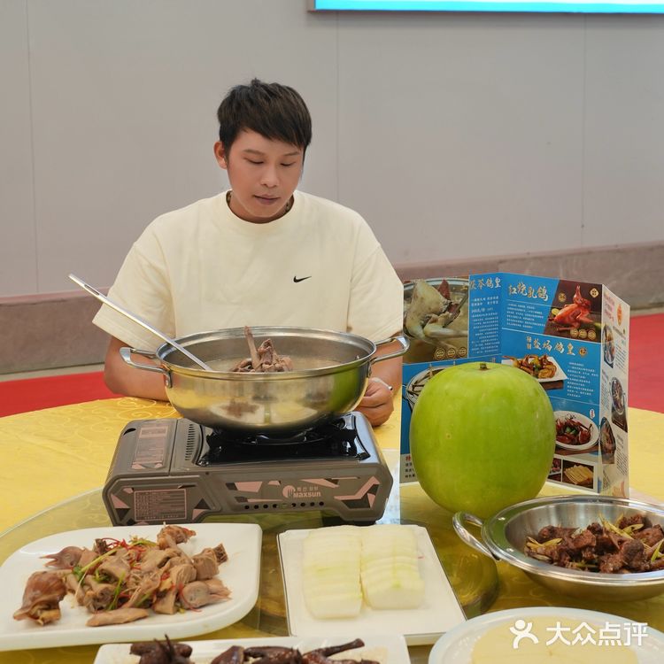 在东莞实现乳鸽自由！寮步新开这家店香迷糊了