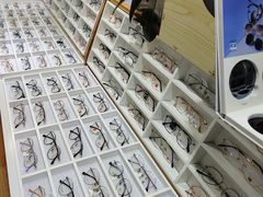 -MiRi眼镜·蔡司·星趣控·尼康控优点视觉合作店(南京东路店)