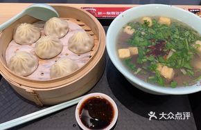 Spring Delight: Chrysanthemum Greens and Pork Soup Dumplings
