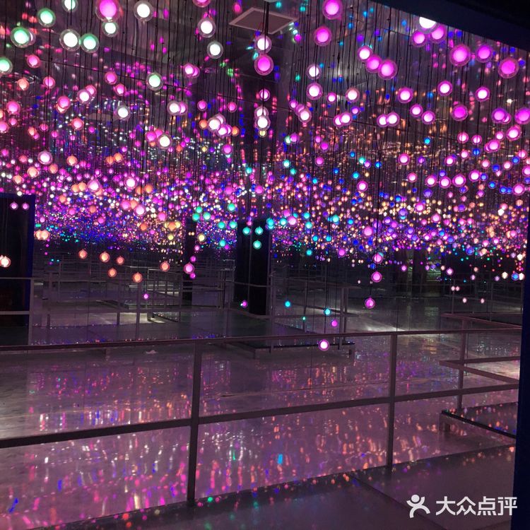 后来又往北找到的景区园外停车场