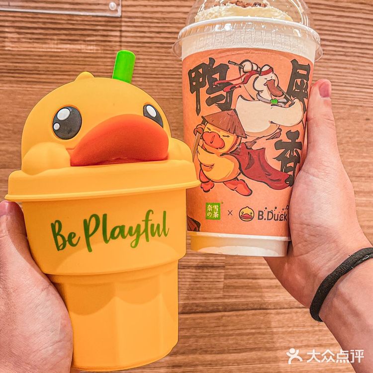 都给我冲奈雪新品‼️小黄鸭联名好喝&可爱
