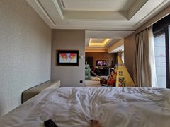 -上海滴水湖皇冠假日酒店
