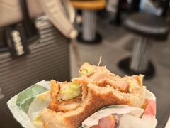-麦当劳(上海虹桥站30B检票口楼上)