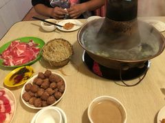 -洞庭洲·防空洞火锅·烧烤·铜锅涮肉(新百广场店)