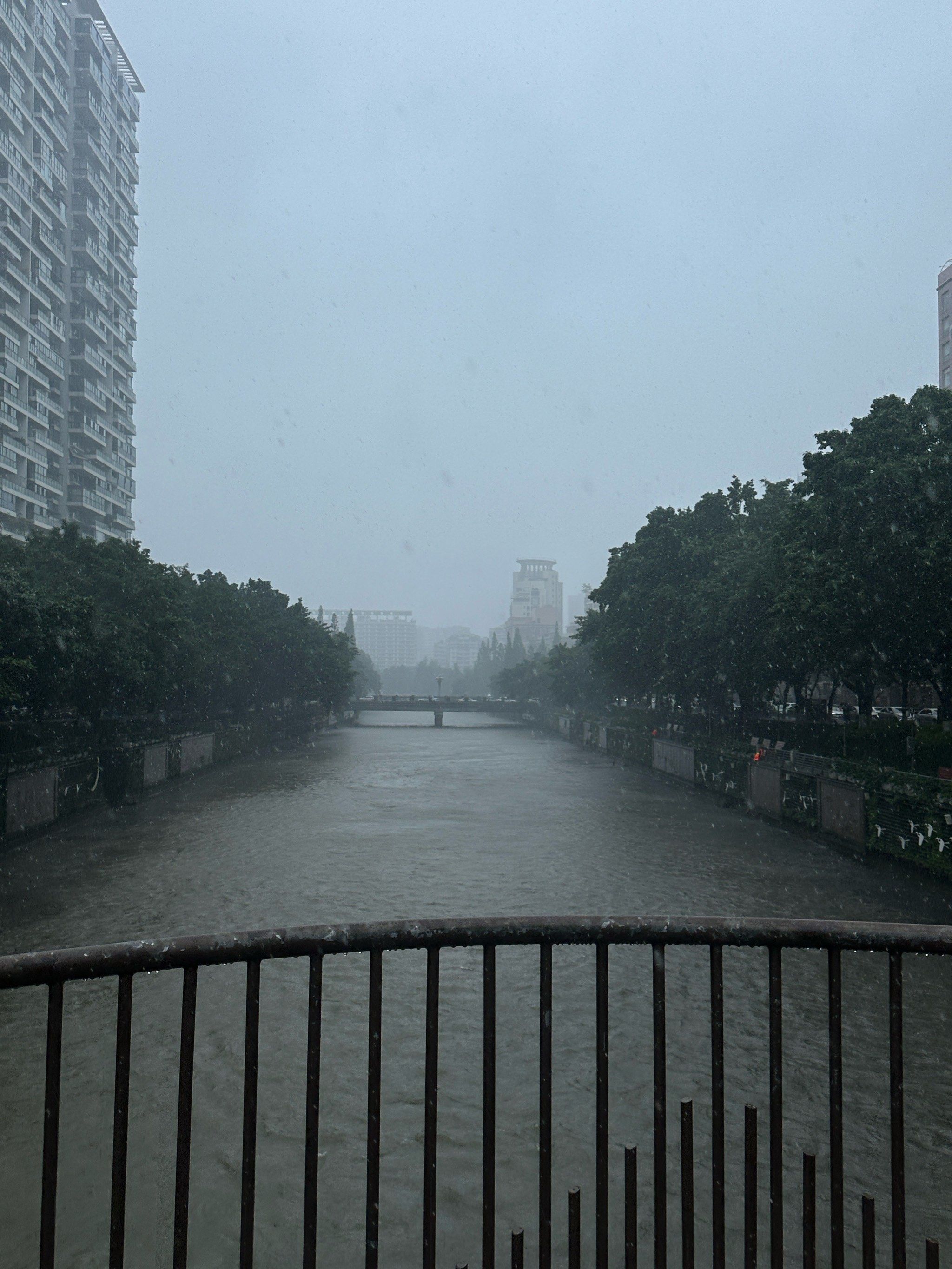 成都今天的雨真大啊