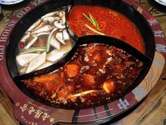 -老房老舍重庆火锅(假日城市店)