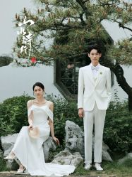 -雪中彩影婚纱摄影·微光艺术中心