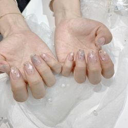 -花岐款式专研健康美甲沙龙