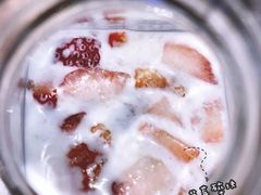 草莓层层拿铁-巴黎贝甜(熙悦汇店)