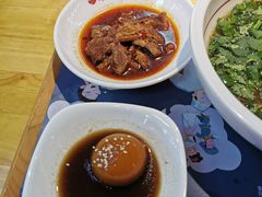 招牌红烧牛肉面-呷佬·长沙手工米粉(金沙江路店)