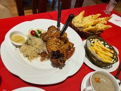 德式烤猪肘配酸菜土豆泥-申德勒加油站西餐厅(日坛路总店)