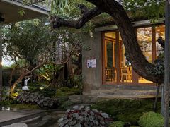 -Chom Cafe and Restaurant