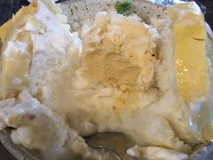榴莲冰淇淋-莓园冰淇淋店