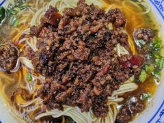-渝之汇牛肉豌杂面