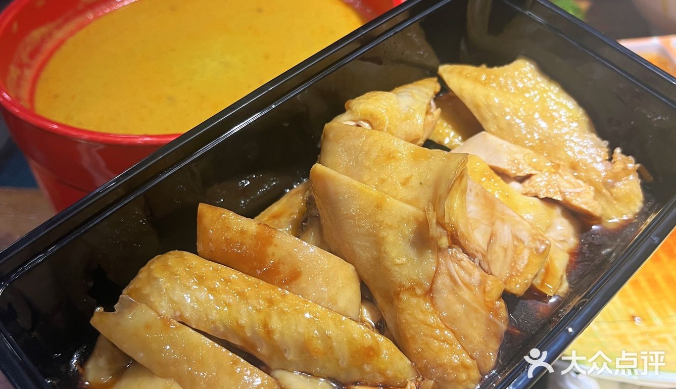 非常新加坡的海南鸡饭