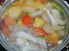 胡萝卜玉米番茄汤底-富来美食(成发大厦店)