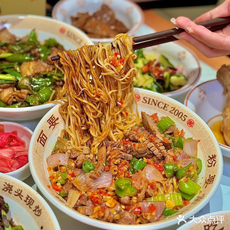 重庆你，好浓烈的饭张力。。