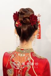 -曼青婚纱礼服馆
