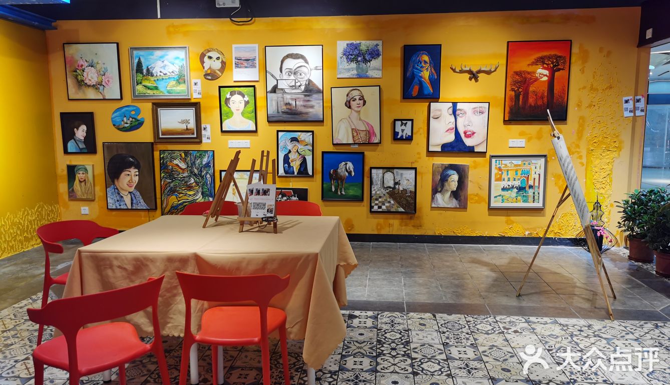 藏了各类宝藏小店的地下商场