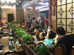 大堂-醉美东江·三文鱼·烧鸡公