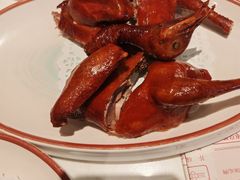 玻璃脆皮乳鸽皇-新雅粤菜馆(南京东路店)