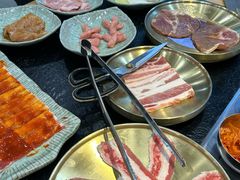 -臻牛烤肉