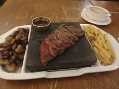 自主火山岩石烤羔羊里脊肉-Entrecôte 法国牛扒馆(保利·时光里店)