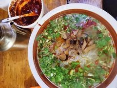 香菇米线-碗碗香担担面