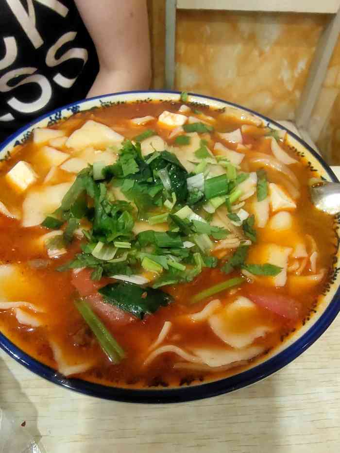 社目清真面片烤肉店-"第一次来到这家店,一进门有位小哥哥很热情.