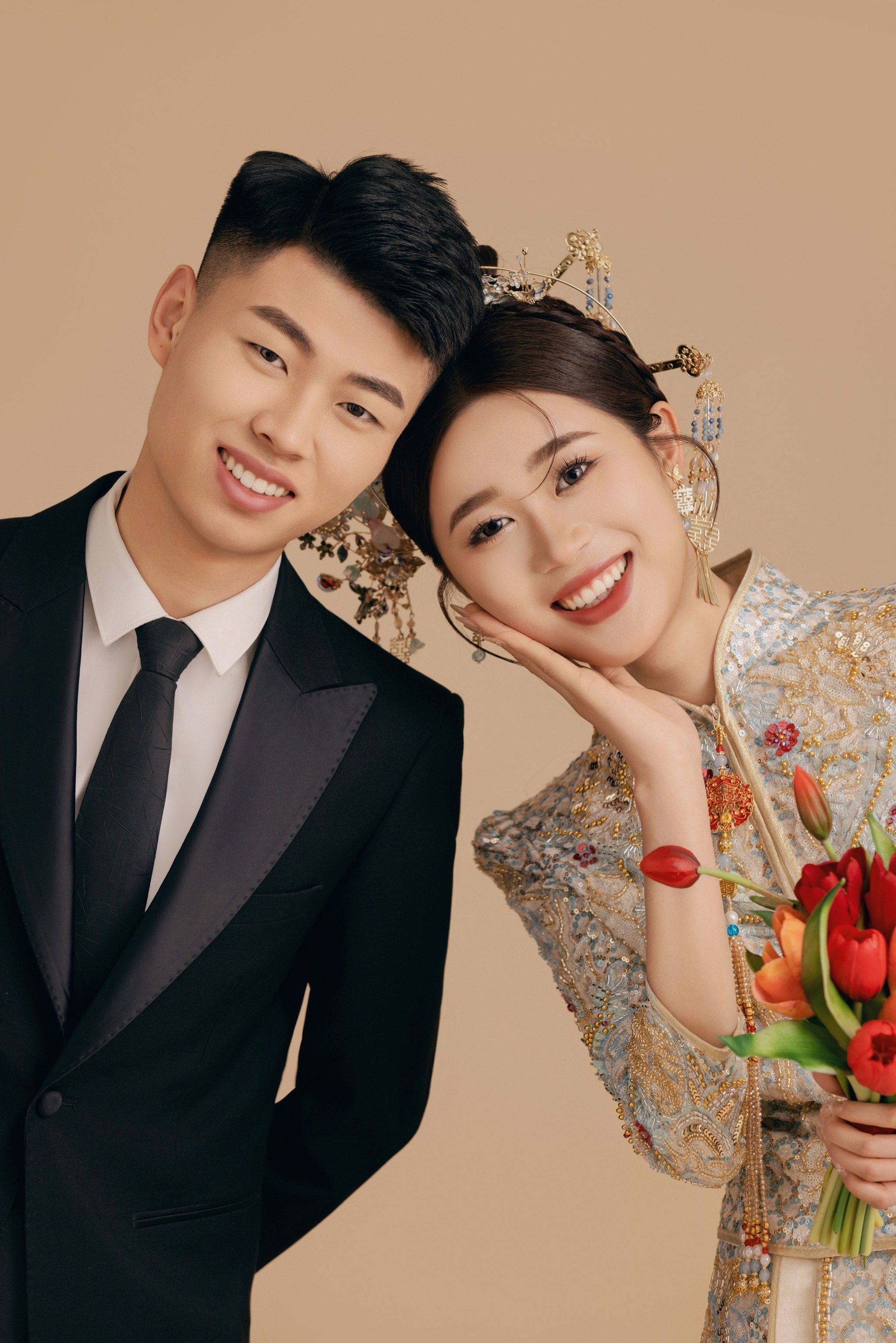 简约高级的金色秀禾婚纱照78好看不翻车