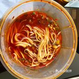 嗯嗯，太喜欢他家的面啦，酸辣面，鸡丝面