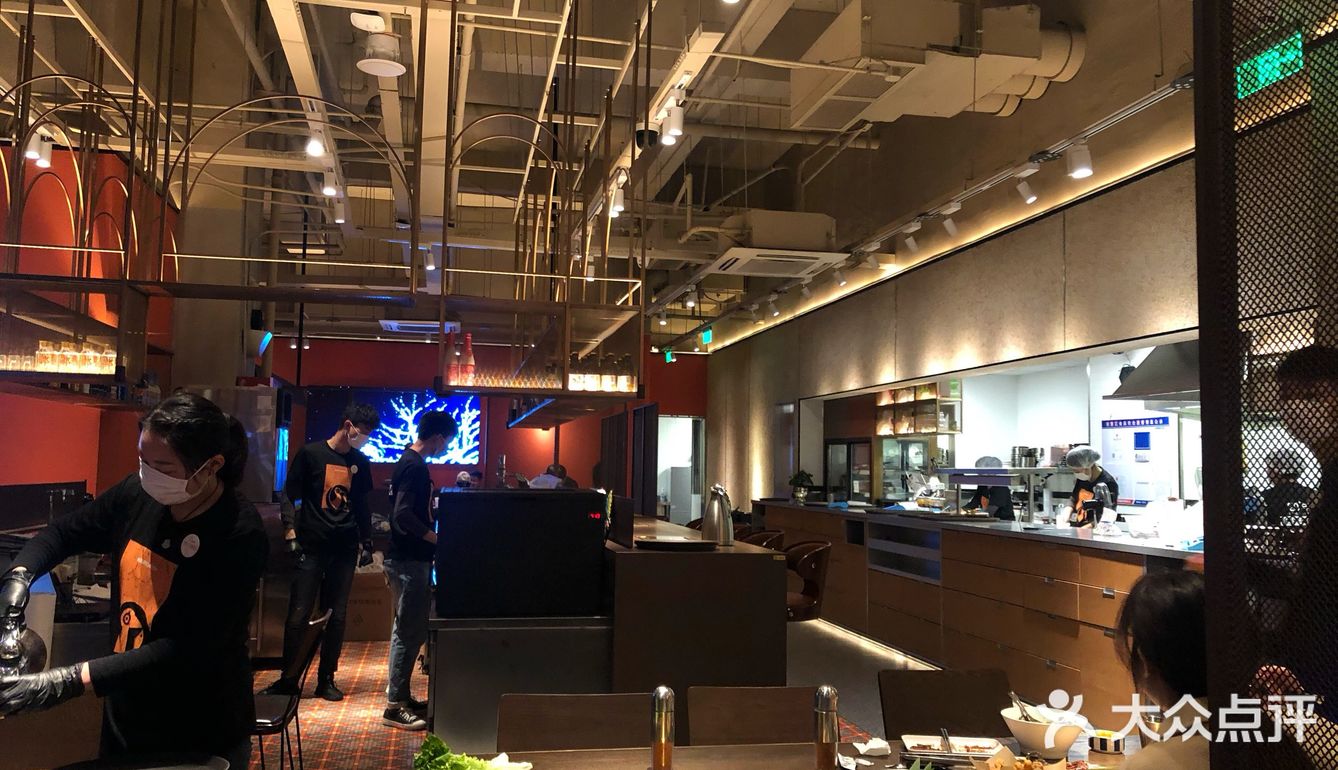 到就坐后服务女生及时的服务，无论是加料，换盘