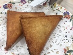 咖喱吞拿鱼角-喜莲咖啡