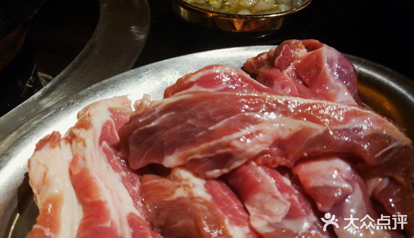 菜量也打大～服务也很周到～小哥哥颜值都好高，嘻嘻