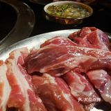 菜量也打大～服务也很周到～小哥哥颜值都好高，嘻嘻