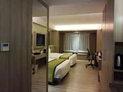 -西安大雁塔科技大学地铁站亚朵酒店