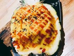 菠萝沙拉-小木屋米酒店总店