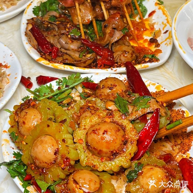 成都新晋串串排队王，一口香到破防……