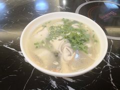荠菜牛肉大馄饨-清真·玛丽亚新疆菜主题餐厅(浙江中路店)