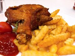炸鸡脾薯条-香港新发烧腊茶餐厅(万象店)