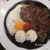 配菜可以二选一,要么意面,要么土豆泥,要么鸡蛋