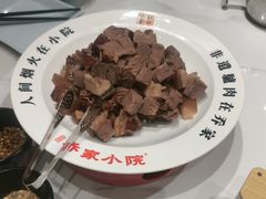 -乔家小院•非遗驴肉•青岛菜(滨河路店)