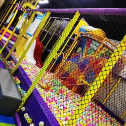 -蹦贝运动中心·蹦床·攀岩·闯关(龙岗店)