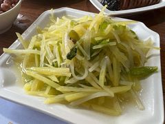酸辣土豆丝-唔呶喔哩酒家(生产街店)