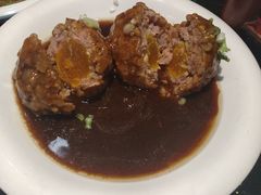 鸭蛋黄狮子头-梅飞酒家(名辉豪庭店)