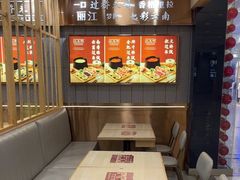 -花馬肆.云南过桥米线(汉神购物广场现场熬汤店)